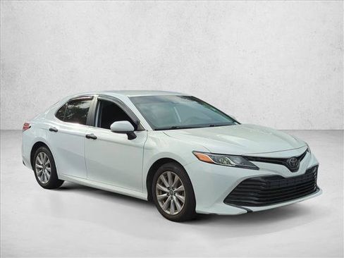 Used 2020 Toyota Camry LE FWD image 3