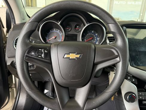 Used 2014 Chevrolet Cruze LT FWD image 8