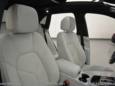 Used 2023 Porsche Macan image 21