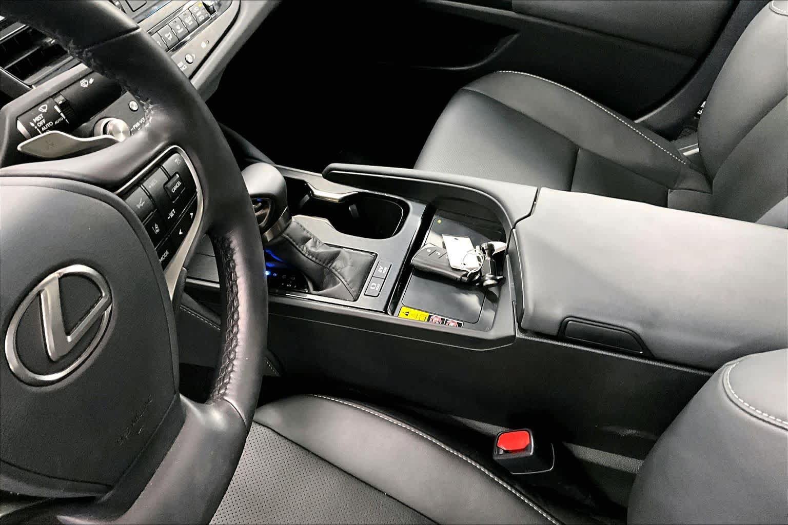 Used 2024 Lexus ES 300h w/ Premium Package FWD image 17