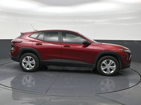 Used 2025 Chevrolet Trax LS FWD image 6