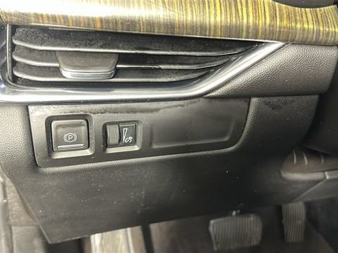 Used 2019 Cadillac XT4 Premium Luxury AWD/4WD image 19