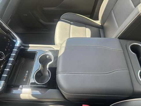 Used 2025 GMC Yukon XL Elevation w/ Elevation Premium Package image 16