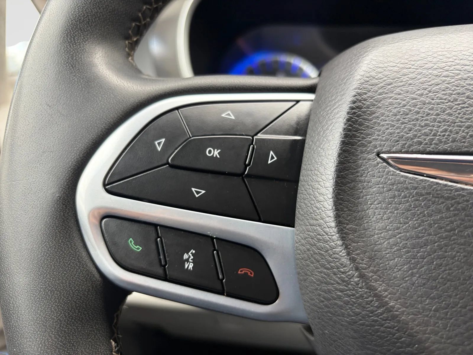 Used 2023 Chrysler Pacifica Touring-L FWD image 31