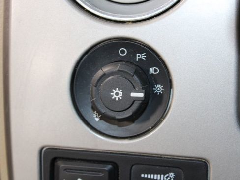 Used 2010 Ford F150 Lariat image 40