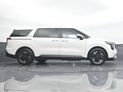 Used 2026 Kia Carnival LXS FWD image 33