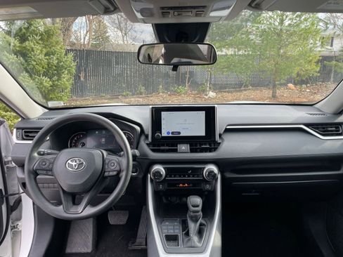 Used 2025 Toyota RAV4 XLE image 32