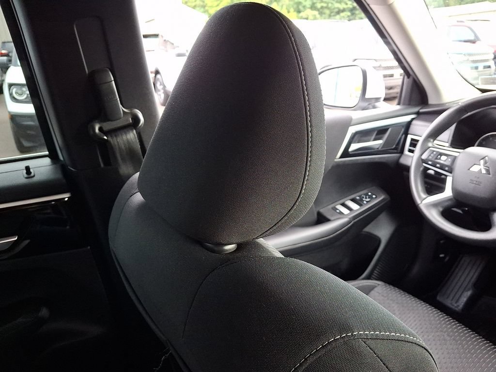Used 2022 Mitsubishi Outlander ES AWD/4WD image 13