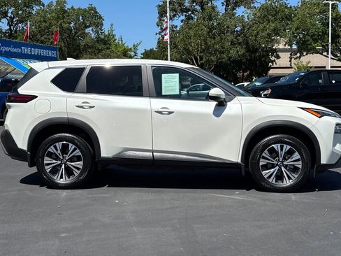 Used 2023 Nissan Rogue SV FWD image 2