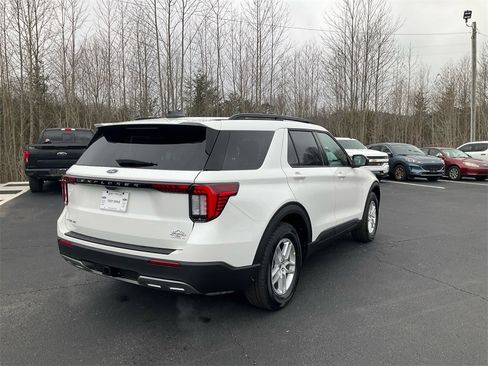 New 2026 Ford Explorer Active w/ Active Comfort Package image 5