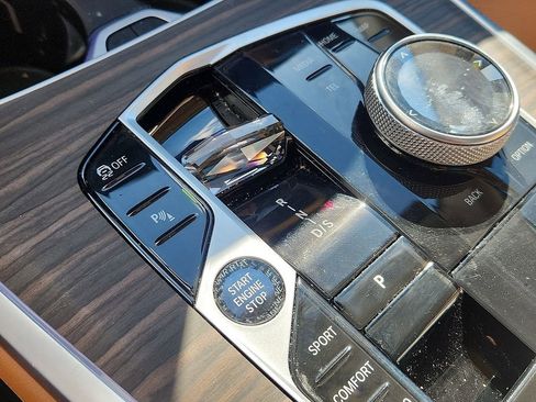 Used 2023 BMW X7 xDrive40i w/ Executive Package image 16