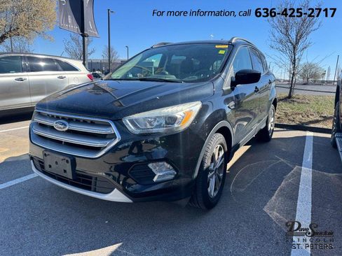 Used 2017 Ford Escape SE w/ Equipment Group 201A image 1