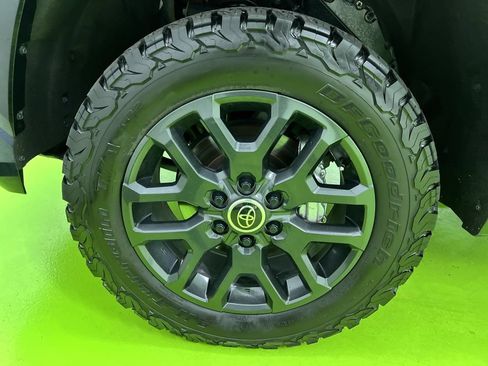 Used 2024 Toyota Tundra Platinum AWD/4WD image 16
