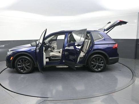 Used 2022 Volkswagen Tiguan SE AWD/4WD image 34