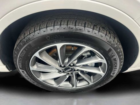 Used 2024 Lincoln Corsair Grand Touring image 12