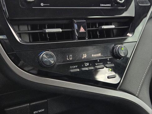 Used 2021 Toyota Camry SE w/ Convenience Package image 15