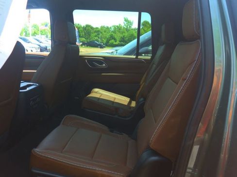 Used 2024 Chevrolet Suburban High Country w/ Max Trailering Package AWD/4WD image 9