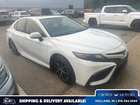 Used 2023 Toyota Camry SE w/ Cold Weather Package FWD image 1