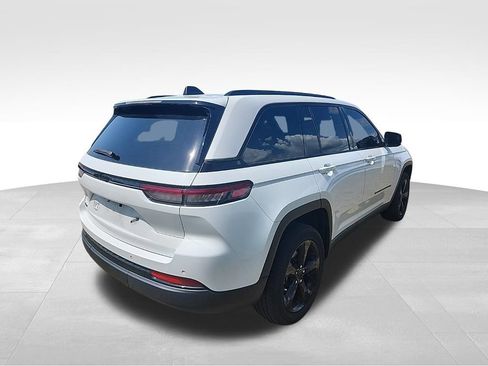 Certified 2023 Jeep Grand Cherokee Altitude AWD/4WD image 28