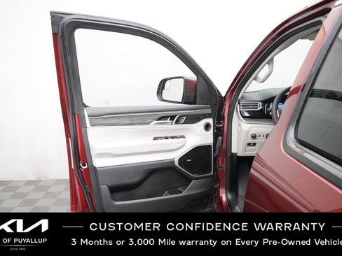 Used 2022 Jeep Wagoneer Series III w/ Premium Group I AWD/4WD image 9