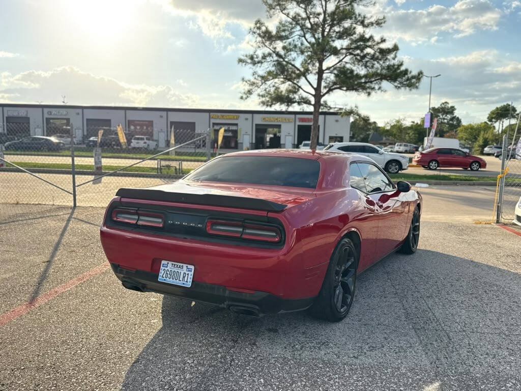 Used 2017 Dodge Challenger R/T Scat Pack w/ Leather Interior Group RWD image 13
