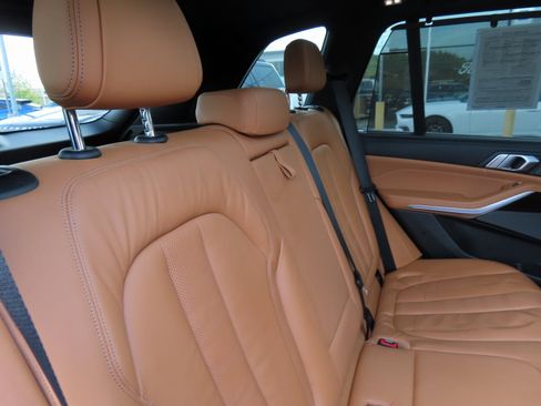 Used 2019 BMW X5 xDrive40i w/ Executive Package image 37