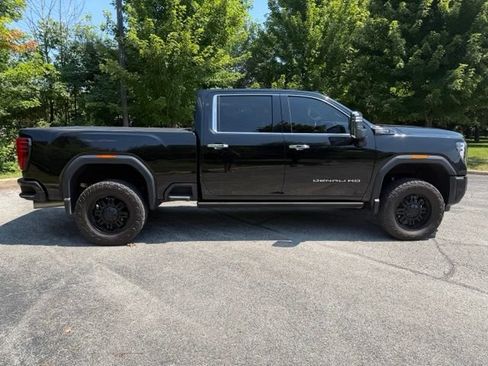 Used 2024 GMC Sierra 2500 Denali Ultimate AWD/4WD image 3