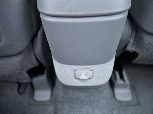 Used 2010 Toyota RAV4 Limited AWD/4WD image 28
