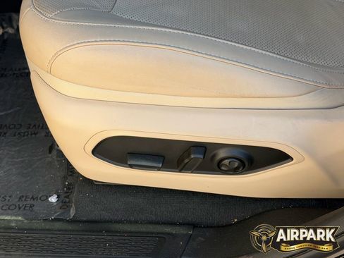 New 2023 Jeep Grand Cherokee 4WD 4xe w/ Luxury Tech Group II image 13