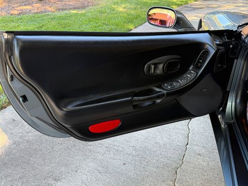 Used 2004 Chevrolet Corvette Convertible w/ Preferred Equipment Group image 42