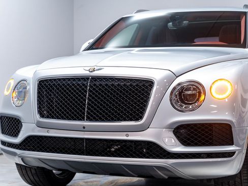 Used 2020 Bentley Bentayga AWD/4WD image 81