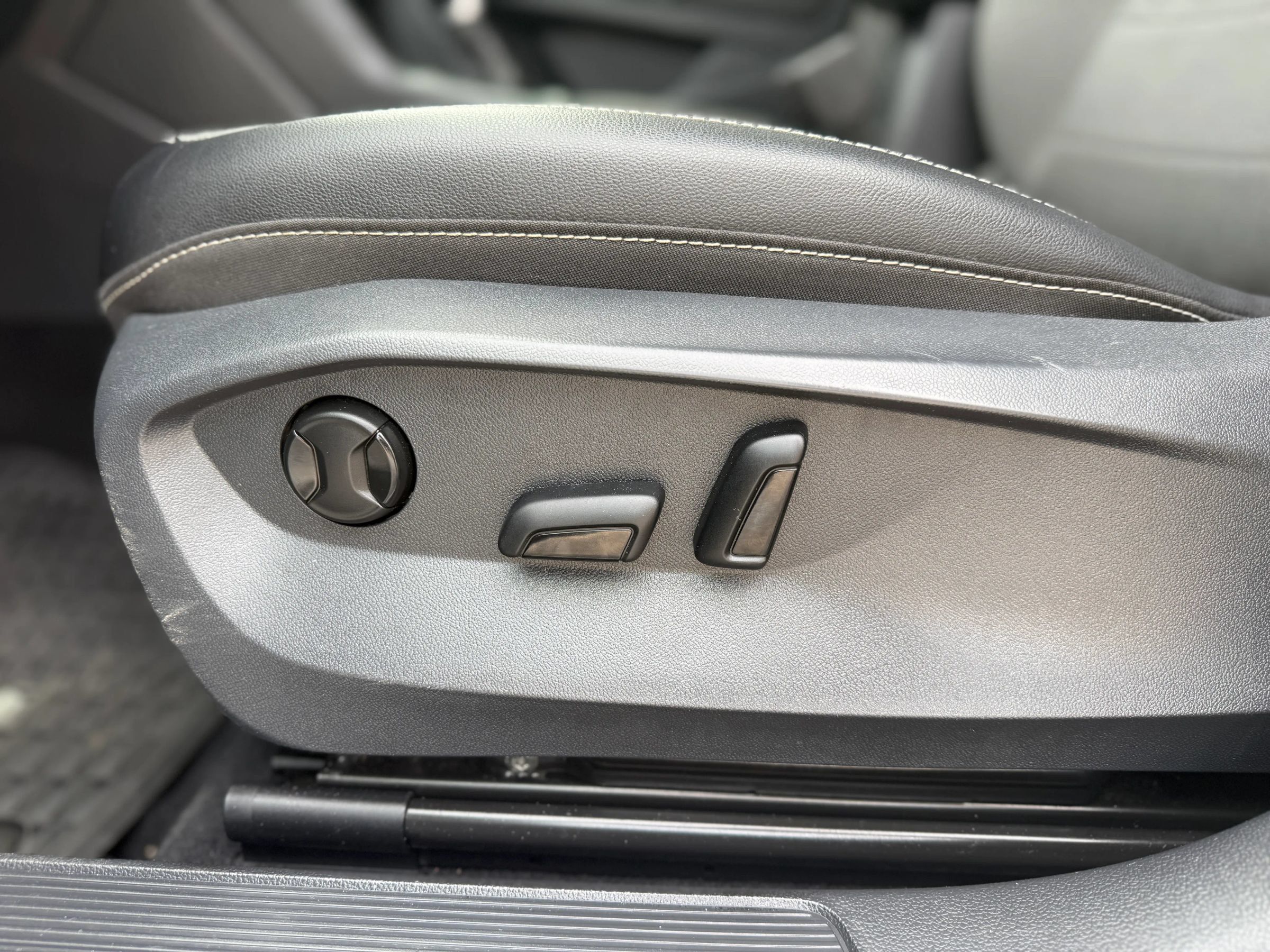 Used 2022 Volkswagen Taos SE FWD image 18