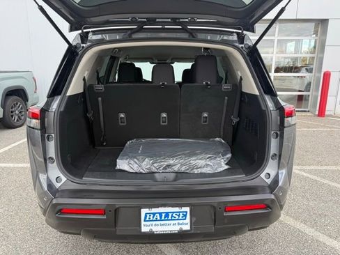 Used 2025 Nissan Pathfinder S image 10