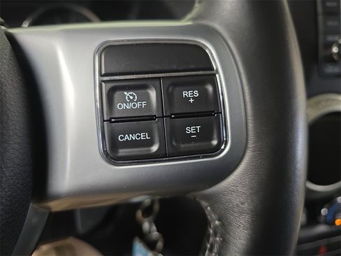 Used 2015 Jeep Wrangler Unlimited Rubicon image 20