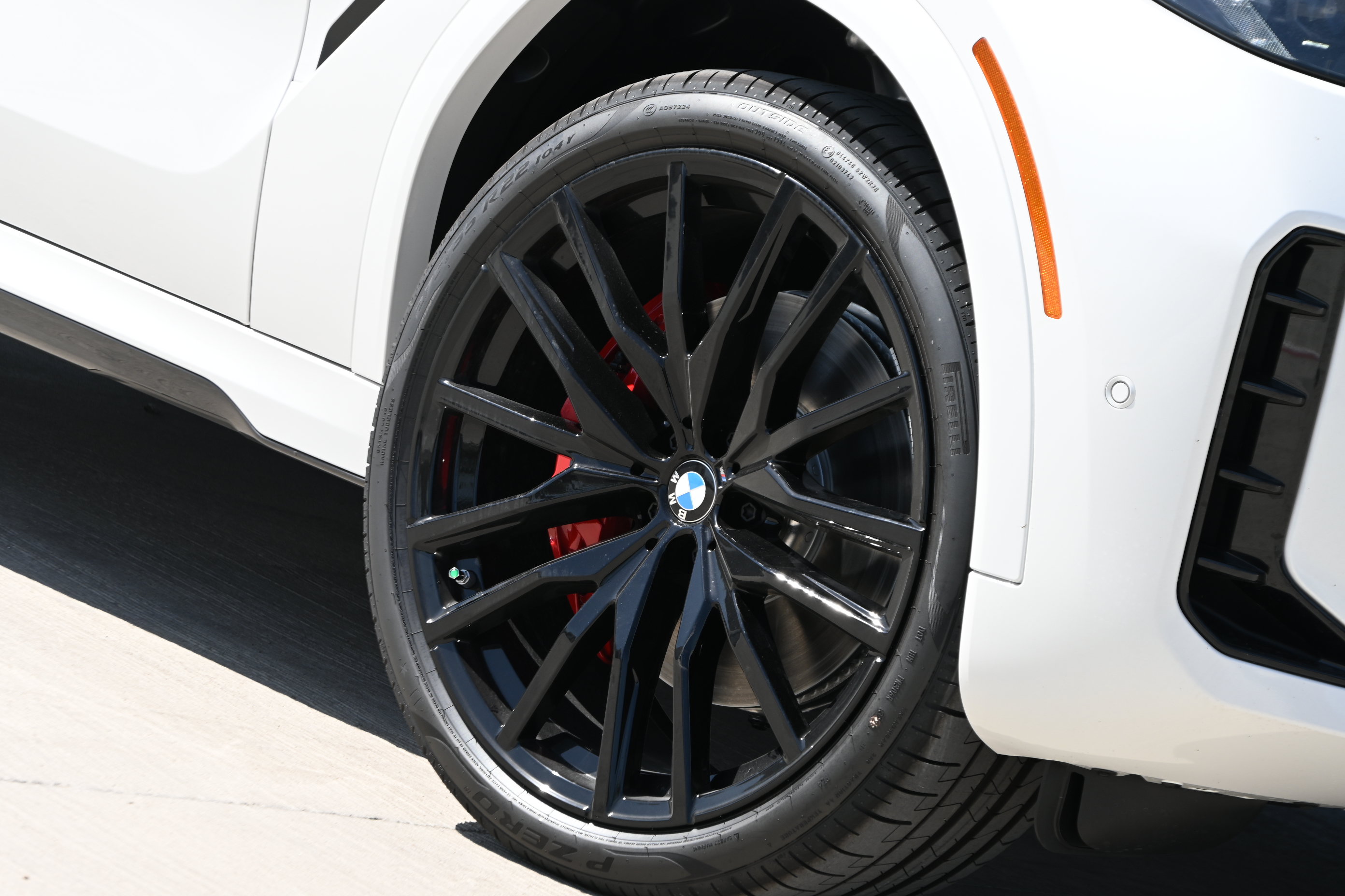 New 2027 BMW X6 xDrive40i w/ Executive Package AWD/4WD image 10