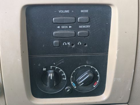 Used 2005 Ford Expedition XLT image 15