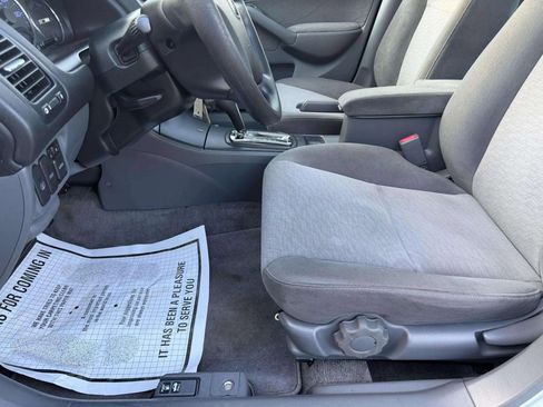 Used 2005 Honda Civic Hybrid Sedan image 10