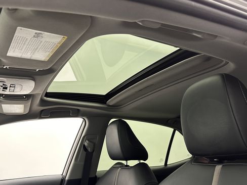 Used 2024 Toyota Camry SE w/ Convenience Package image 5