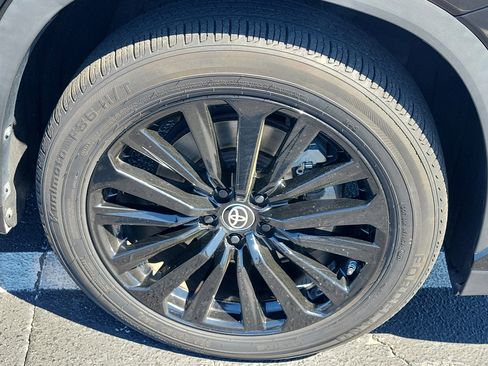 Used 2023 Toyota Highlander XSE image 8