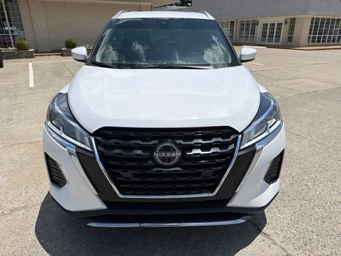 Used 2023 Nissan Kicks SV FWD image 3