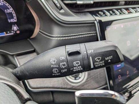 Used 2022 Jeep Grand Cherokee Limited image 56