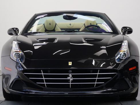 Used 2015 Ferrari California T RWD image 4