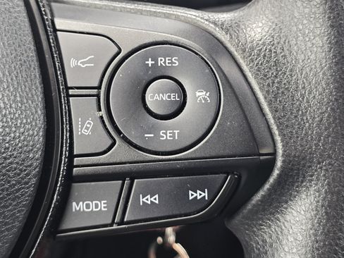 Used 2021 Toyota RAV4 LE AWD/4WD image 29