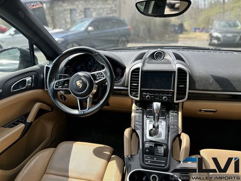 Used 2016 Porsche Cayenne AWD/4WD image 16