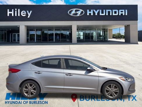 Used 2017 Hyundai Elantra SE image 3
