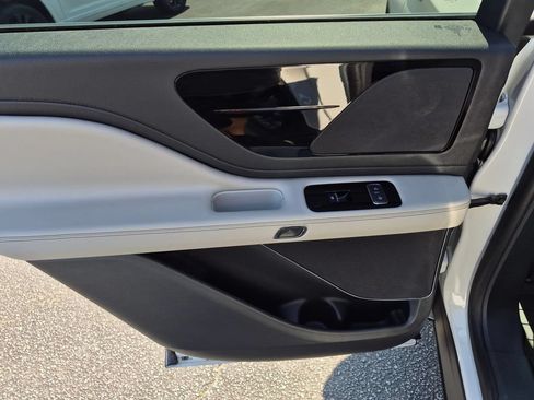 Used 2026 Lincoln Aviator 2WD image 23