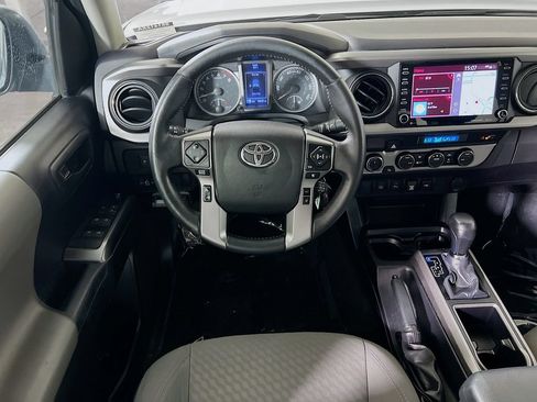Certified 2021 Toyota Tacoma SR5 AWD/4WD image 19