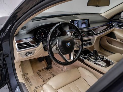 Used 2016 BMW 740i w/ Executive Package image 3