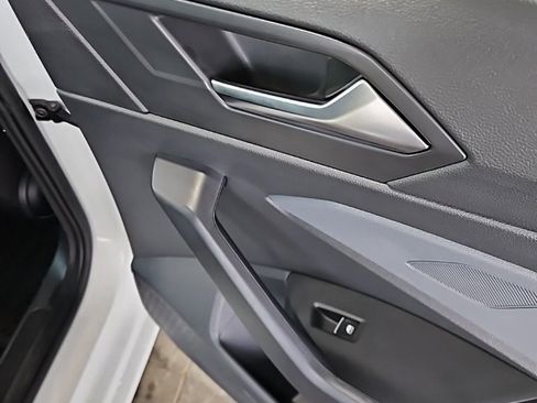 Used 2025 Volkswagen Jetta SE image 16