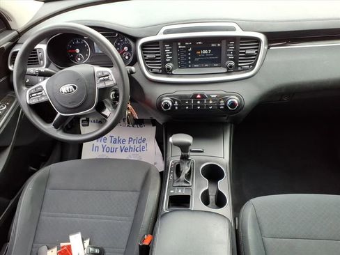 Used 2020 Kia Sorento LX image 11